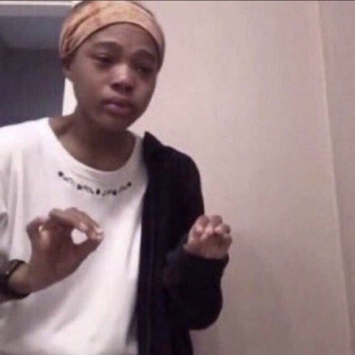 taIIant's tweet image. Me explaining to 
my family the importance
of reducing                                    my fam
𝕗𝕠𝕠𝕕 a҉n҉d҉ 𝕡𝕝𝕒𝕤𝕥𝕚𝕔
waste bc climate change 
is a huge threat to our 
future