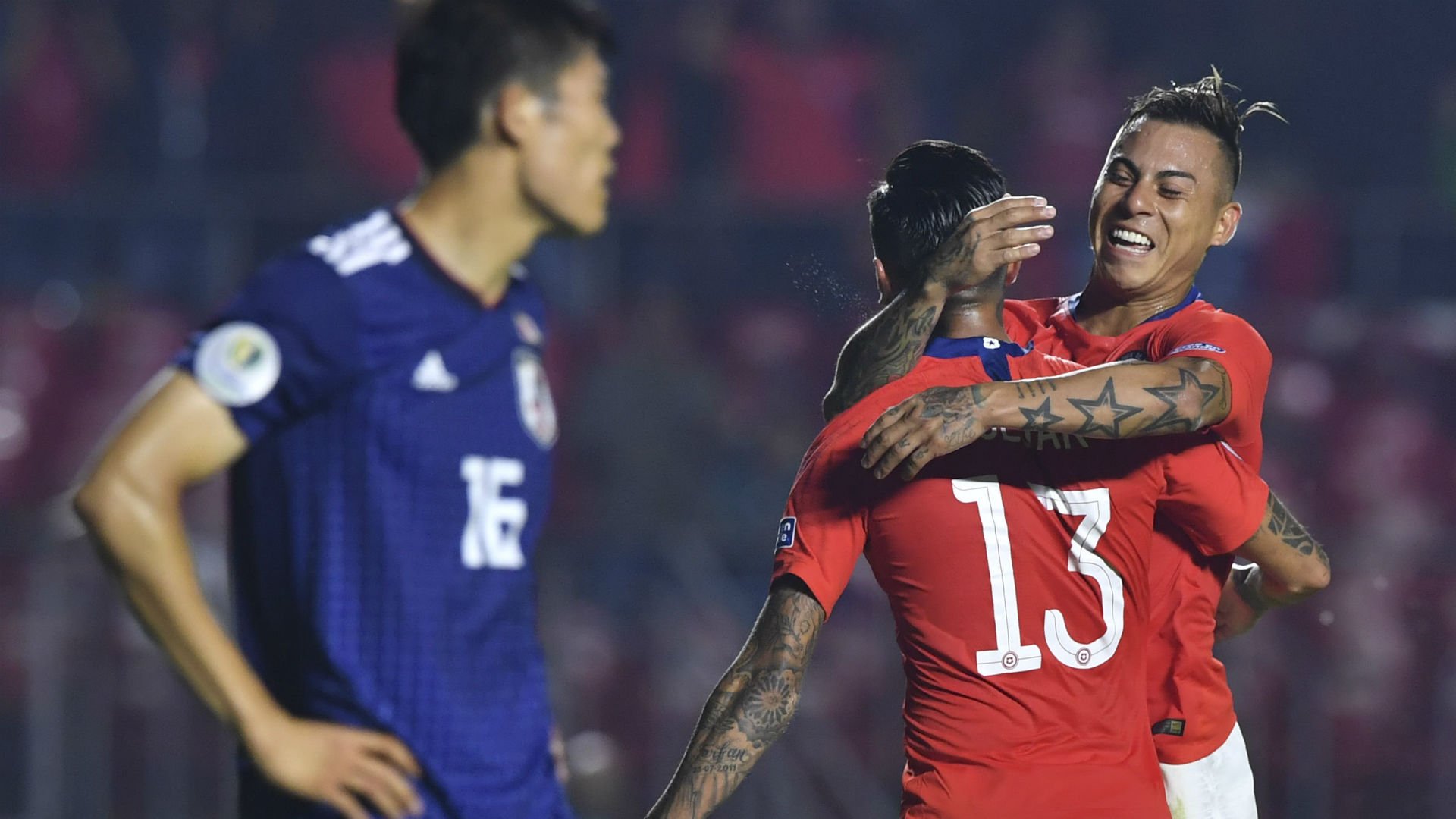 Goal Japan チリ戦 速報中 チリに追加点 イスラ のパスにバルガスが落ち着いてシュートを沈める グループc 第1戦 日本代表 0 2 チリ代表 プルガル 41分 バルガス 54分 テキスト速報は T Co Fxw51cnono 8時だよ日本代表