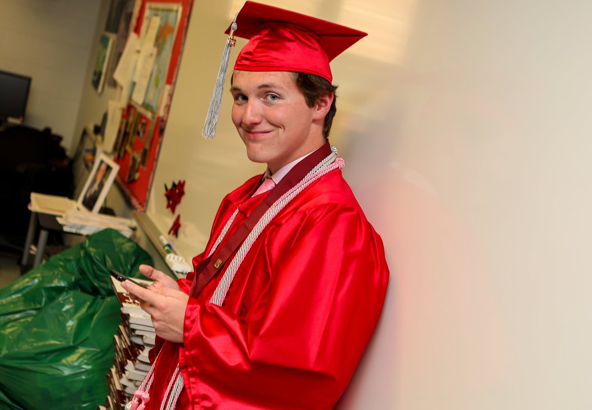 PhotogLori's tweet photo. Ocean City High School celebrates its 2019 graduates https://t.co/lHalooOuYT PHOTOS by Kristian Gonyea @ochighschoolnj @OCNJSchools @OCRedRaiders #OCNJ #graduation #graduate #graduation2019 #graduation2k19 https://t.co/LM4QG7QGgE