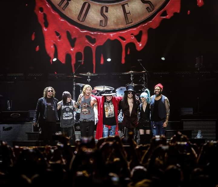 Roses stage. Guns n Roses на сцене. Guns n Roses Tour 2018. Guns n Roses 2018 Москва. Roses Stage ТНТ.