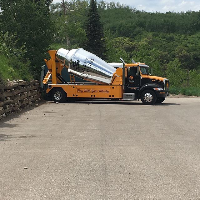 JimRollstonMS's tweet photo. How do you turn this thing on..?! Largest shaker I’ve ever seen... #makeitgo #parkedbymycondo #fwclassic2019 #monkeyshoulderwhiskey https://t.co/h0XH25NrOT https://t.co/4OQyzX6Gys