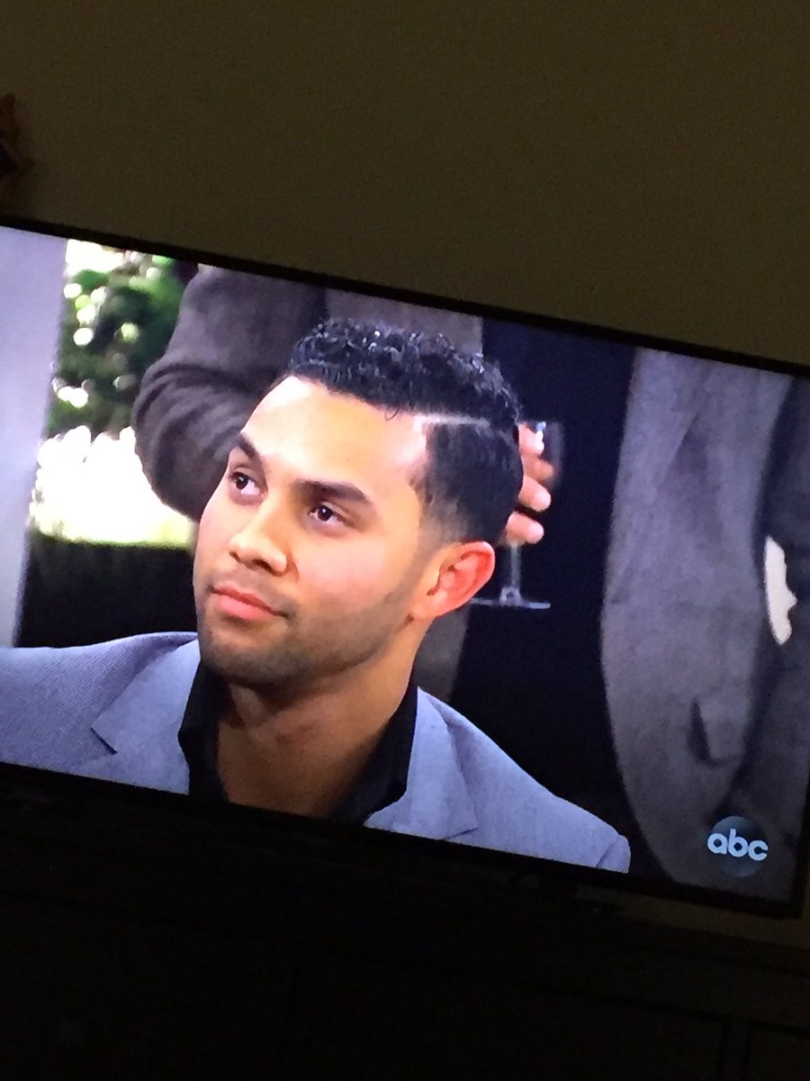 ruts03's tweet photo. To be honest I don’t even know this guys name... #TheBachelorette https://t.co/ez03D5eqZM