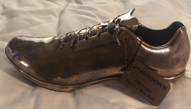 RockfordXC's tweet photo. @michtrack She was 3 seconds faster than last year over the first 3K and then ran her last 200+ meters another 3 seconds faster than last year's final 200+ meters. Wow.... a serious improvement on closing speed! @brooksrunning gives awesome awards! #StrengthIsSpeed https://t.co/JtVMO0tWf6