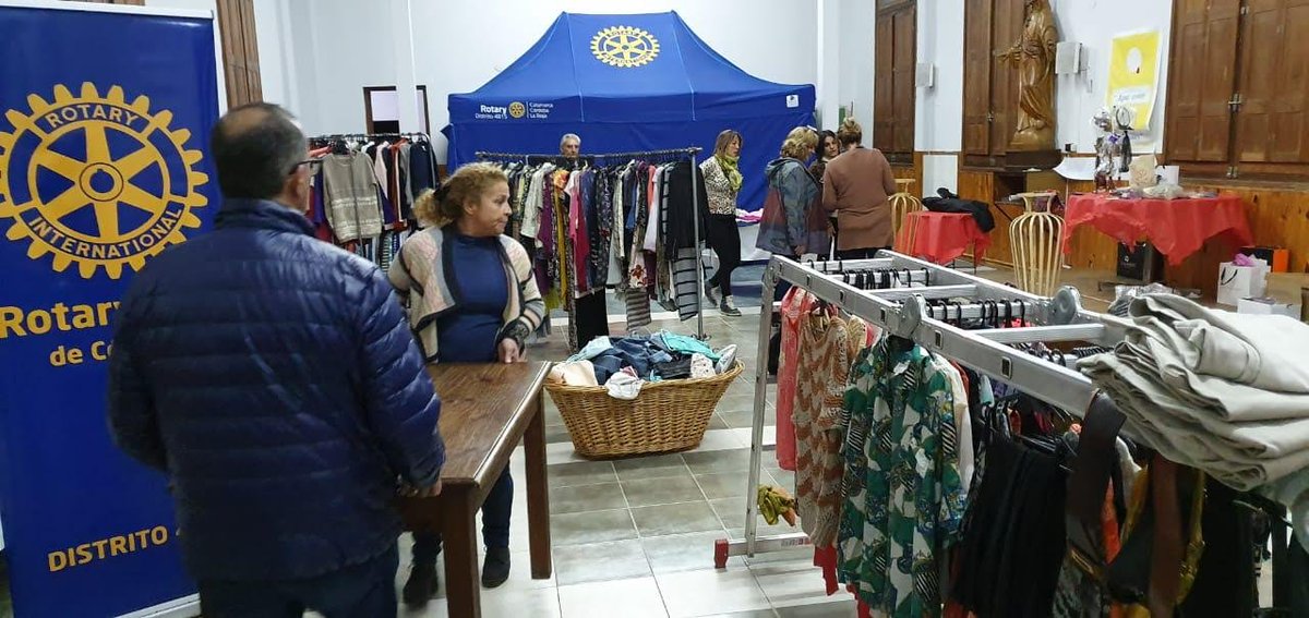 Rotary4815's tweet photo. FERIA AMERICANA INTERSOLIDARIA en Iglesia de los Capuchinos #RotaryClubCordoba #distrito4815 #SeLaInspiración https://t.co/10RoQgcyWn