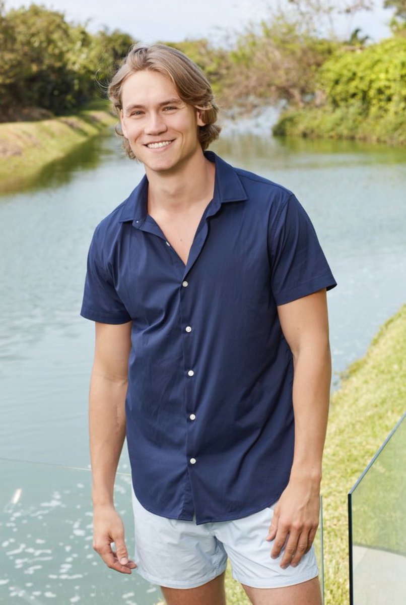 KaleighRainey's tweet photo. you know who wouldn’t make the whole show about him and blame it all on garrett? #TheBachelorette https://t.co/JurmBCAj0V