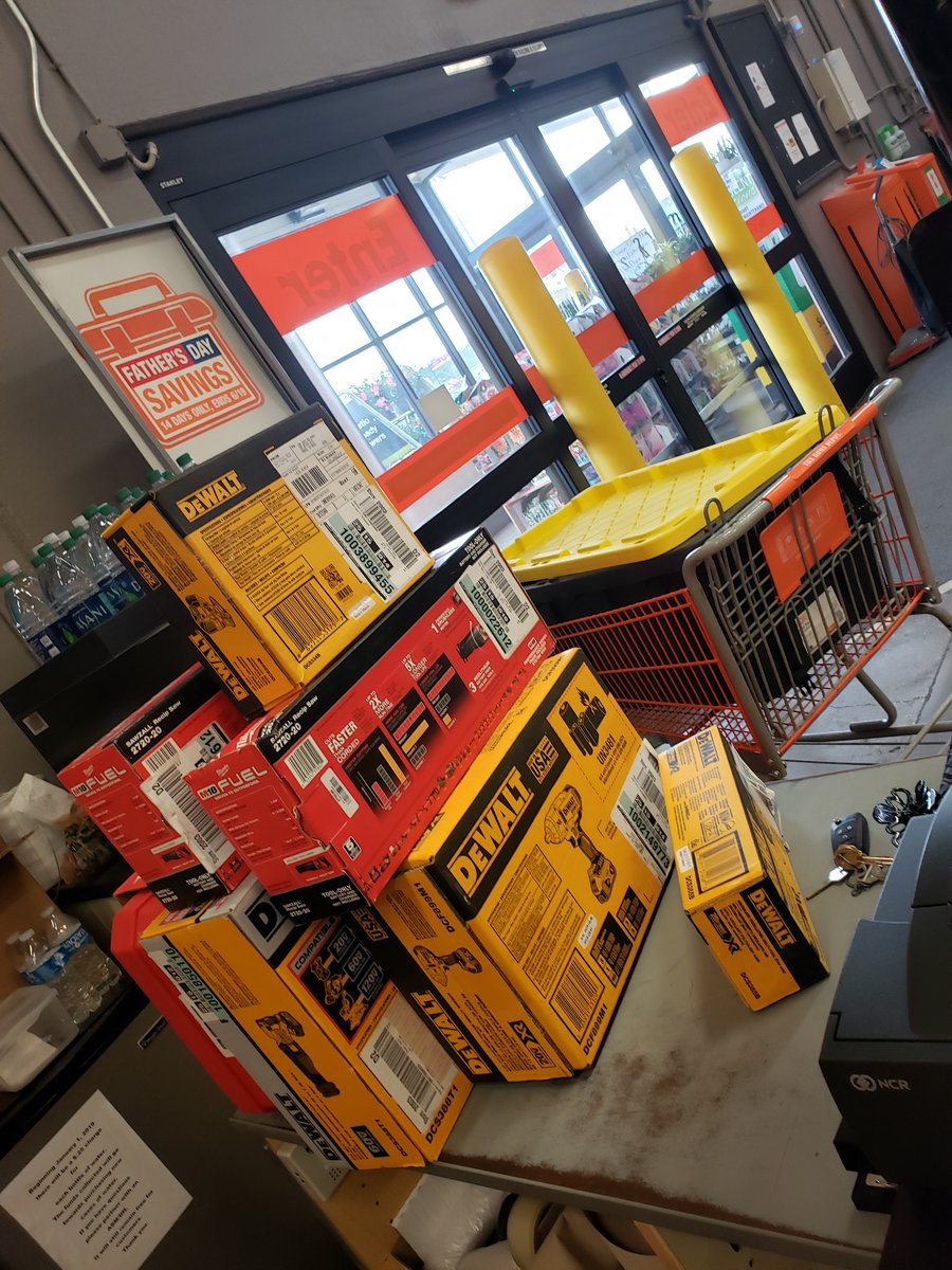 HomeDepotEast's tweet photo. Great teamwork providing customer service and making a $1,600 recovery!! @Linville2003 @spustelak @RobD250 https://t.co/3FdTsNr2qo