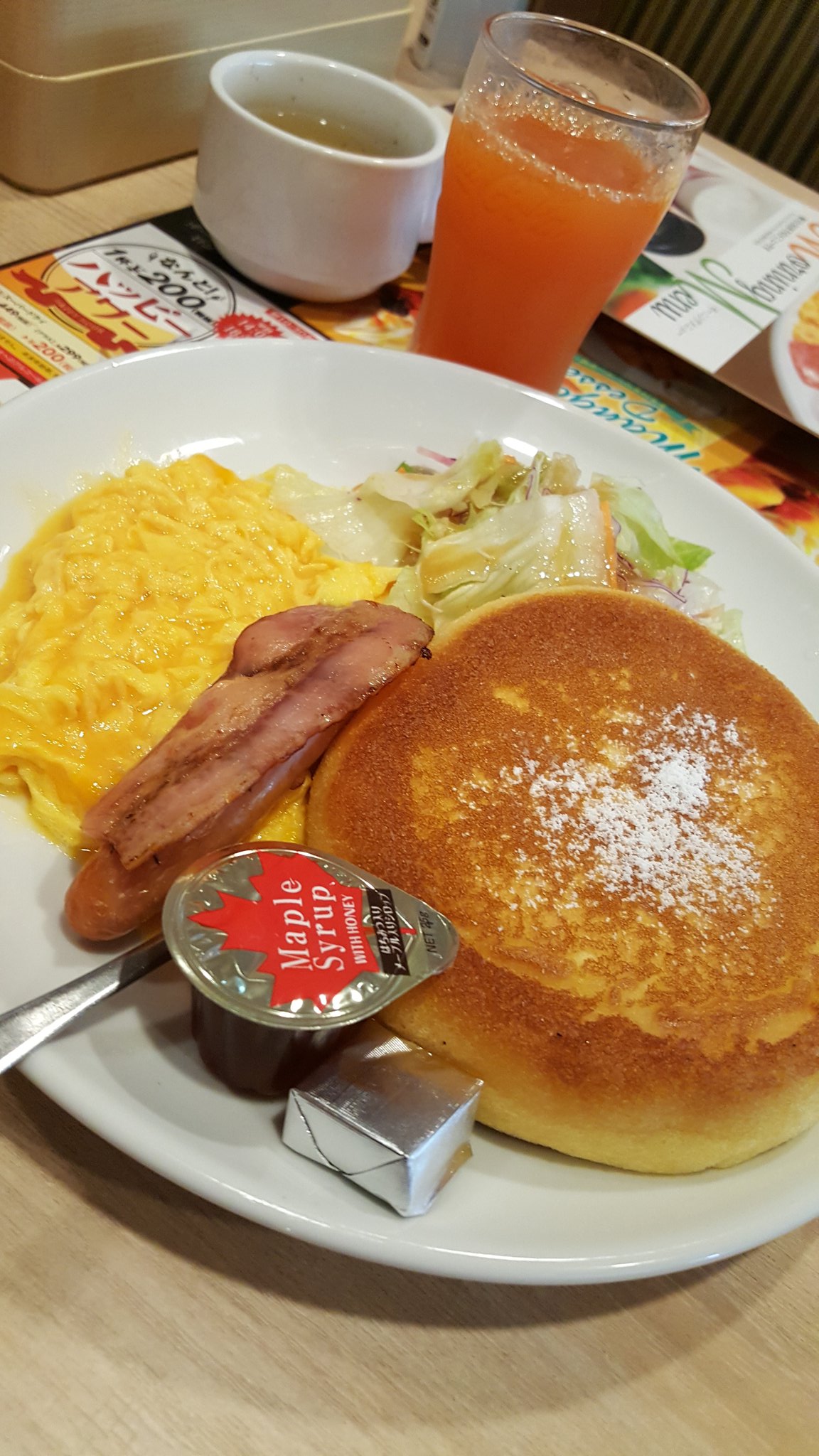 森川ゆう 久々にガストのモーニング したら はじめからパンケーキがプレートに乗っかってるセットが誕生してた パンケーキ 美味しい おかわりしたいくらい美味しい T Co 5ycsmgfisf Twitter