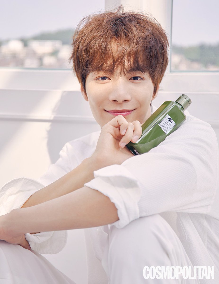 [NU'PAPA] 아침부터 왜 이렇게 상쾌한가 했더니 쩨아리 때문🌿 손 닿으면 과즙이 팡🍊 탄산이 톡 하고 터질 것만 같은🍹 쩨아리의 #코스모폴리탄 화보👏 과일로 비교하자면 당도 최고 복숭아고 물이라면 탄산수임 그냥 상큼하고 청량하다는 말임
#한_번_보면_608번_쯤은_다시_보고_싶어짐🔁