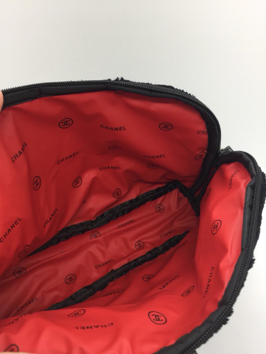 ks97073298's tweet photo. シャネル チェーンストラッ��のバッグです！
海外で化粧品を買った際に頂きました！
使用しないので、お譲りします😊
気になった方はメッセください✨

#シャネル
#ノベルティ
#Chanel
#チェーンストラップ https://t.co/TW6km1Mckt