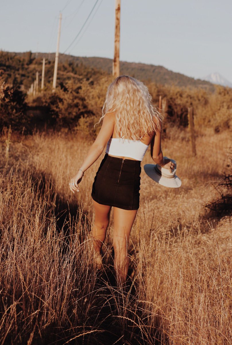Jay__Jay2's tweet photo. chasin’ sunsets 🌾✨ https://t.co/65HO6RmuKY