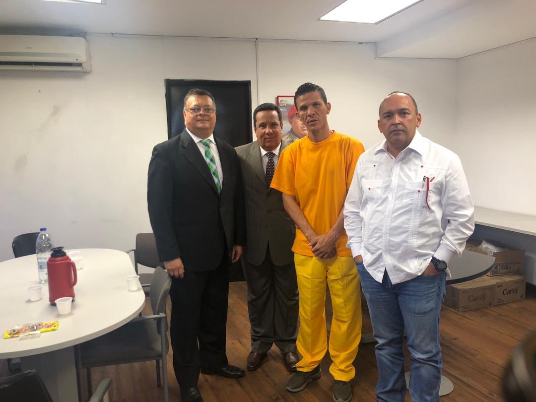 grupodeboston's tweet photo. #GilberCaro 16 de Mayo de 2019 @GrupodeBoston durante visita para inicio de proceso de liberación. https://t.co/YI2JxJcL5S