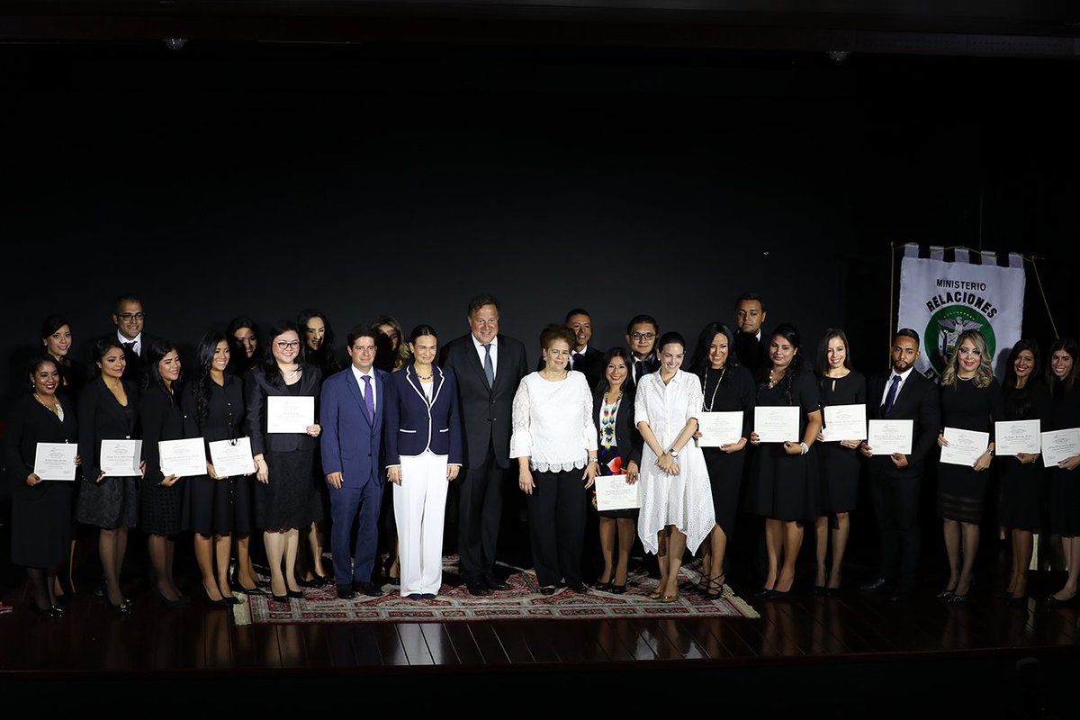 IsabelStMalo's tweet photo. Hoy graduamos orgullosamente la Promoción Otilia Arosemena de Tejeira, la cuarta de nuestra gestión, en la @_ACADYC  luego del concurso de ingreso a la Carrera Diplomática y Consular, como un compromiso institucional, que fortalece y diversifica nuestra política exterior https://t.co/cDLhSKBy1k