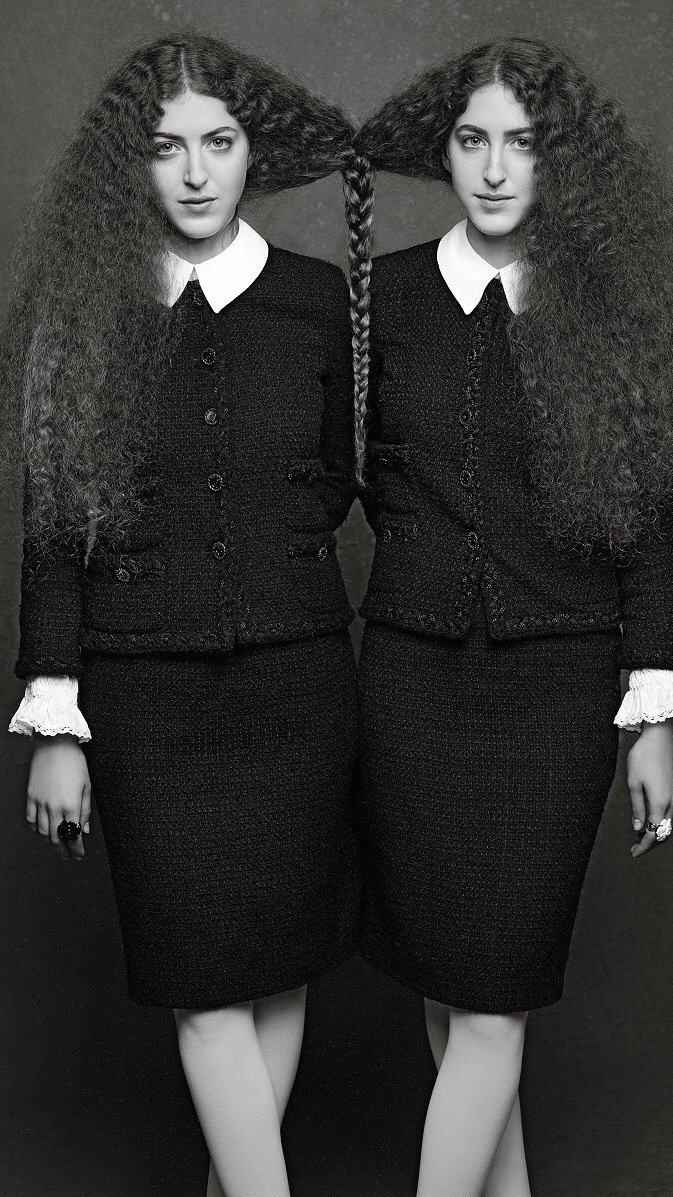 Sama & Haya Abu Khadra / The Little Black Jacket, 2012 - by Karl Lagerfeld & Carine Roitfeld for Chanel (eds)
#KarlLagerfeld #CarineRoitfeld
lesliaisonsdemarieantoinette.com/image/18168912…