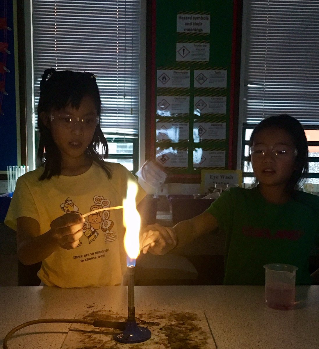 JISJuniorSci's tweet photo. Loving our colourful flames in Fun Science π§« π₯π #JISInspires #JISJuniors #JISChallenges @BritSciAssoc https://t.co/vEeoKlLsaO