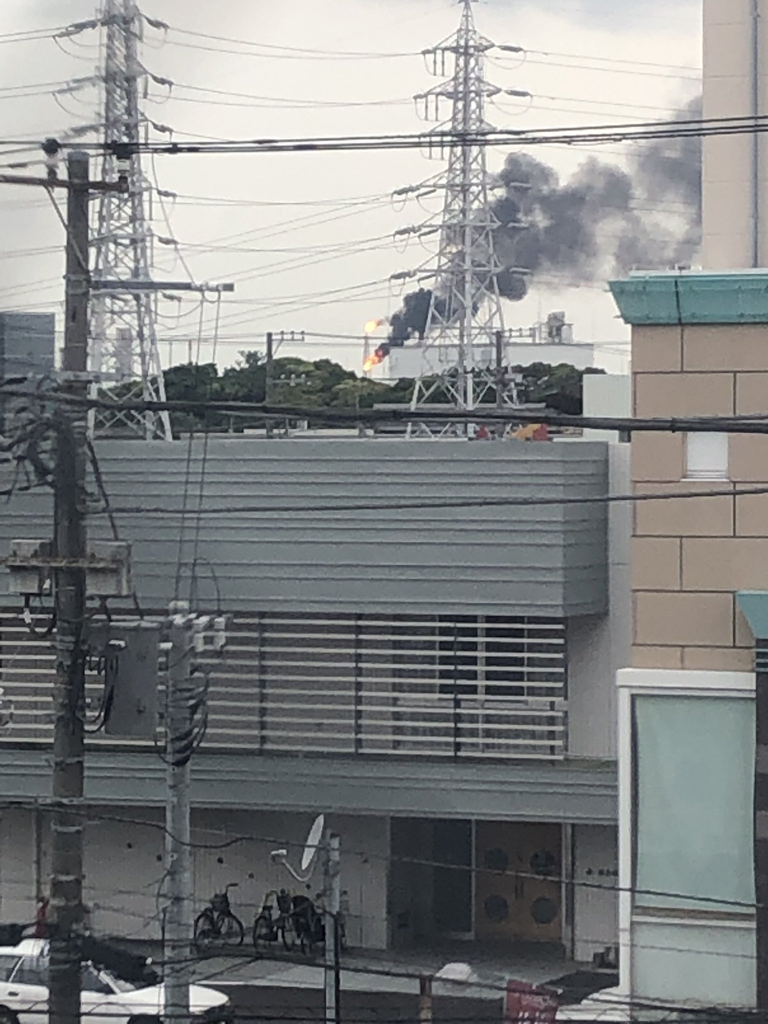 千葉市中央区付近で火事が起きている現場画像