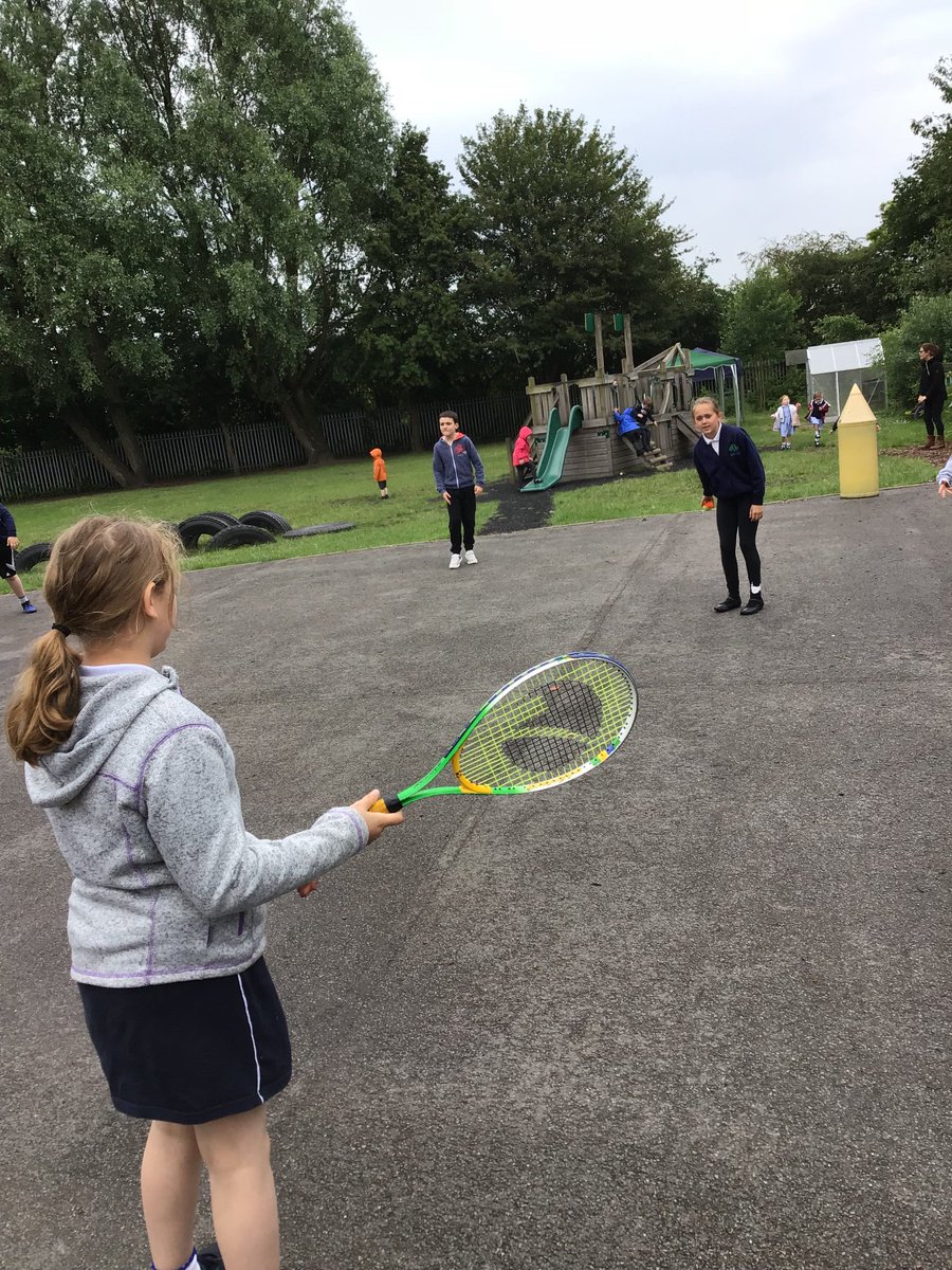 bluejohn_av's tweet photo. Another great tennis session yesterday morning! We love the skeleton game! @SchVillage @VillageAlbert https://t.co/bi4o97yPCP