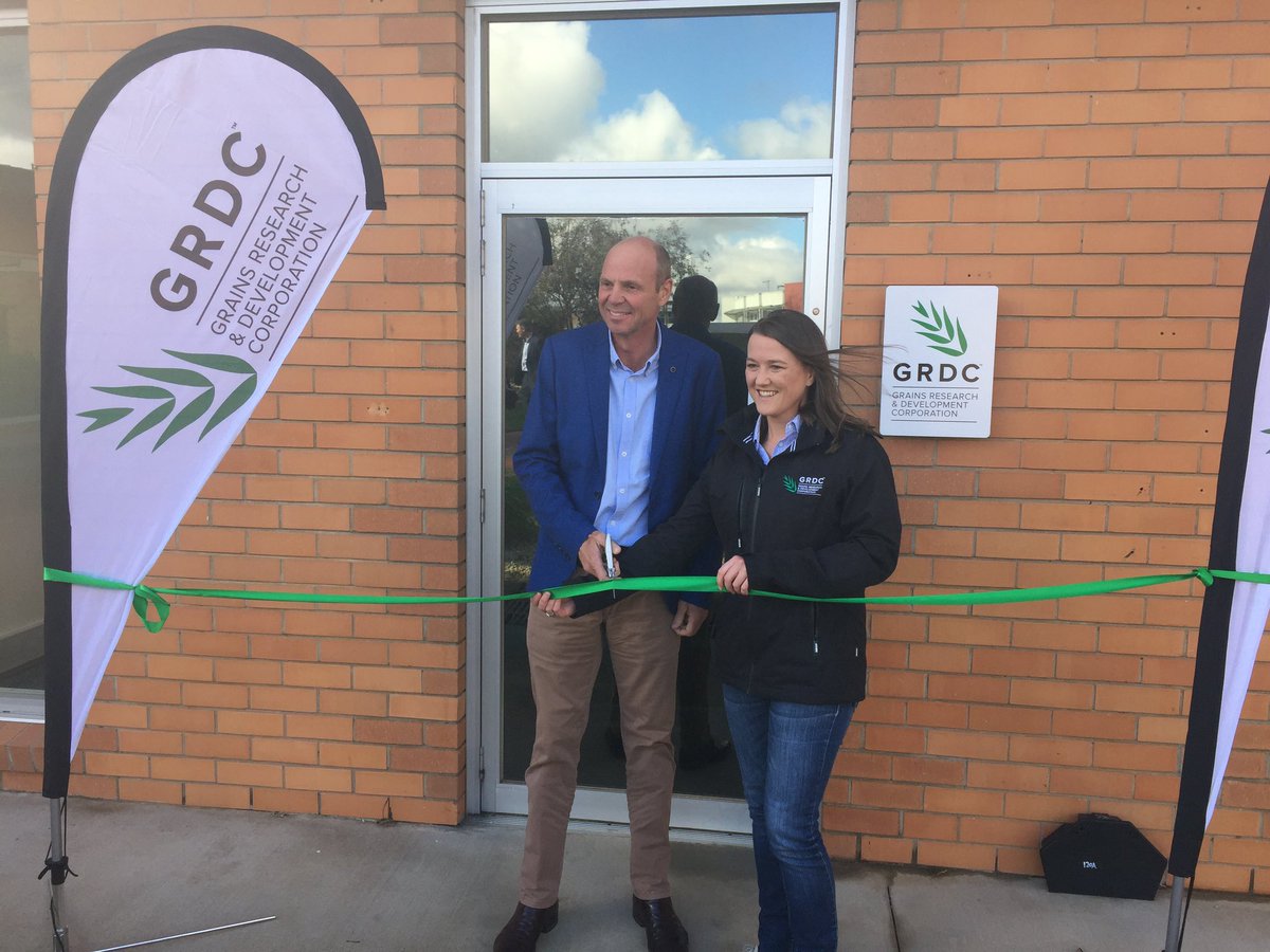 We have enhanced our regional presence in Victoria with a new office established in #Horsham. Chairman John Woods and Grower Relations Manager Courtney Ramsey make it official! ✂️🎀🌾