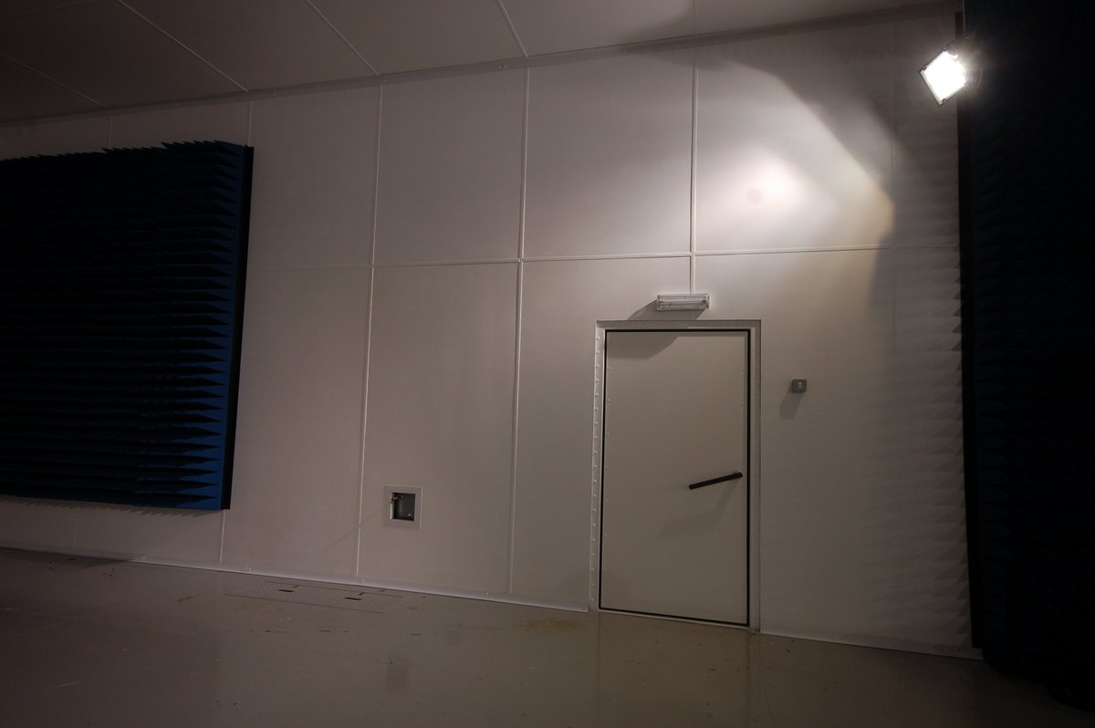 Global_EMC's tweet photo. Shielded doors are one of the fundamental parts of any anechoic, Faraday cage or shielded room. Our high performance twin knife edge door gained industry recognition and awarded a Government smart award for design and development. #EMC #EMCtesting 
https://t.co/r3kzS5VMjT https://t.co/SxFneb5yeW