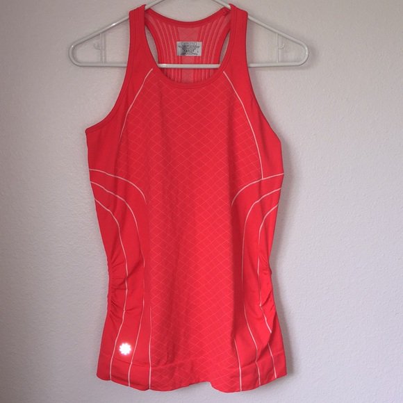 fae_elle's tweet photo. So good I had to share! Check out all the items I'm loving on @Poshmarkapp #poshmark #fashion #style #shopmycloset #nike #athleta #bora: https://t.co/xsVroKAXf9 https://t.co/LfbM9vfe1U