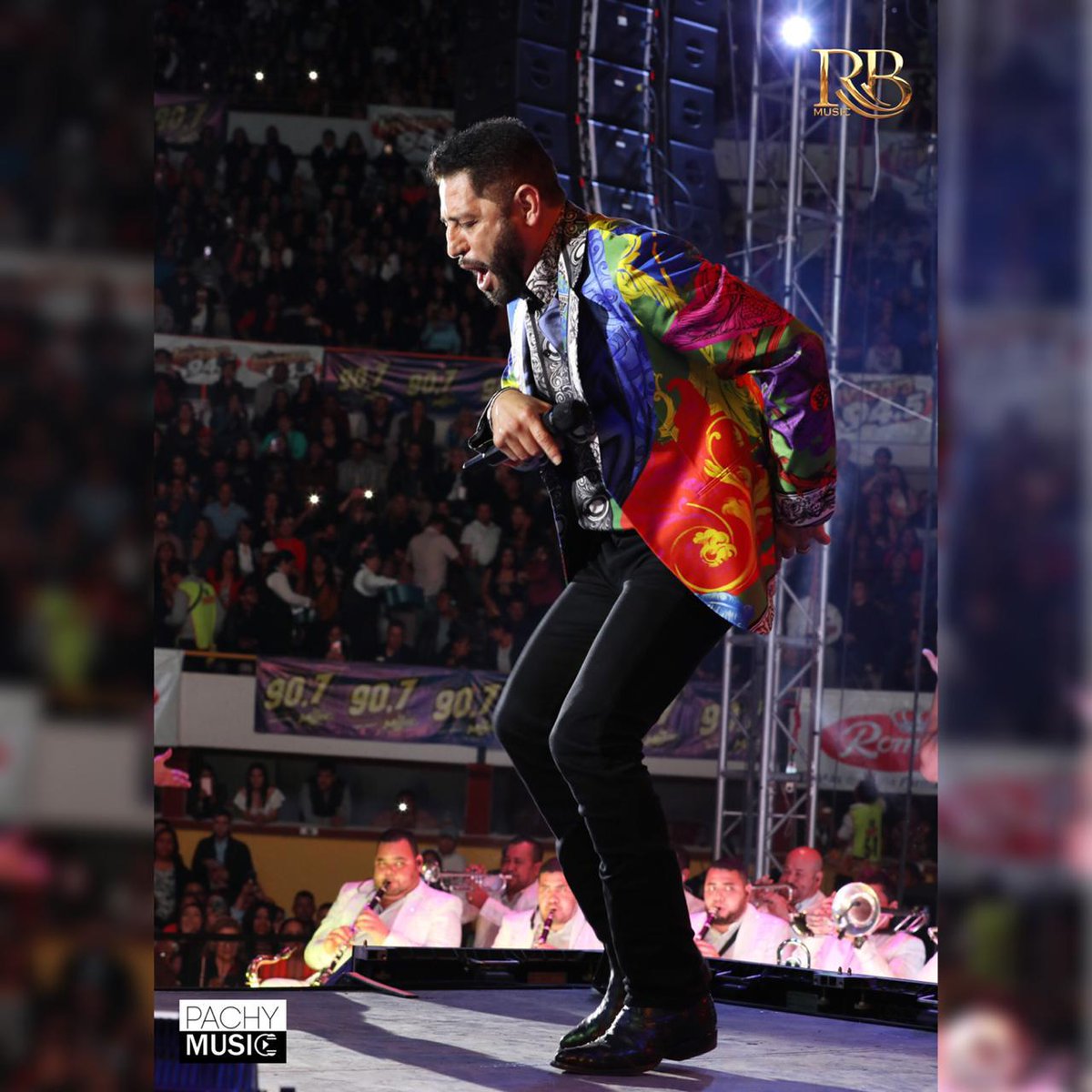 HugoMar48633264's tweet photo. @panchobarrazaoficial #elpoetadelamor 🌹La Monumental Plaza De Toros 2019 Tijuana Baja California 🔥 @rbmusicoficial @ricardo_bobadilla_ @panchobarrazaoficial 
.
.
.
#panchobarraza #elpoetadelamor #lamonumental #plazadetoros #tijuanabajacalifornia #tourunsueño #gira2019 https://t.co/bZob2yM2kG