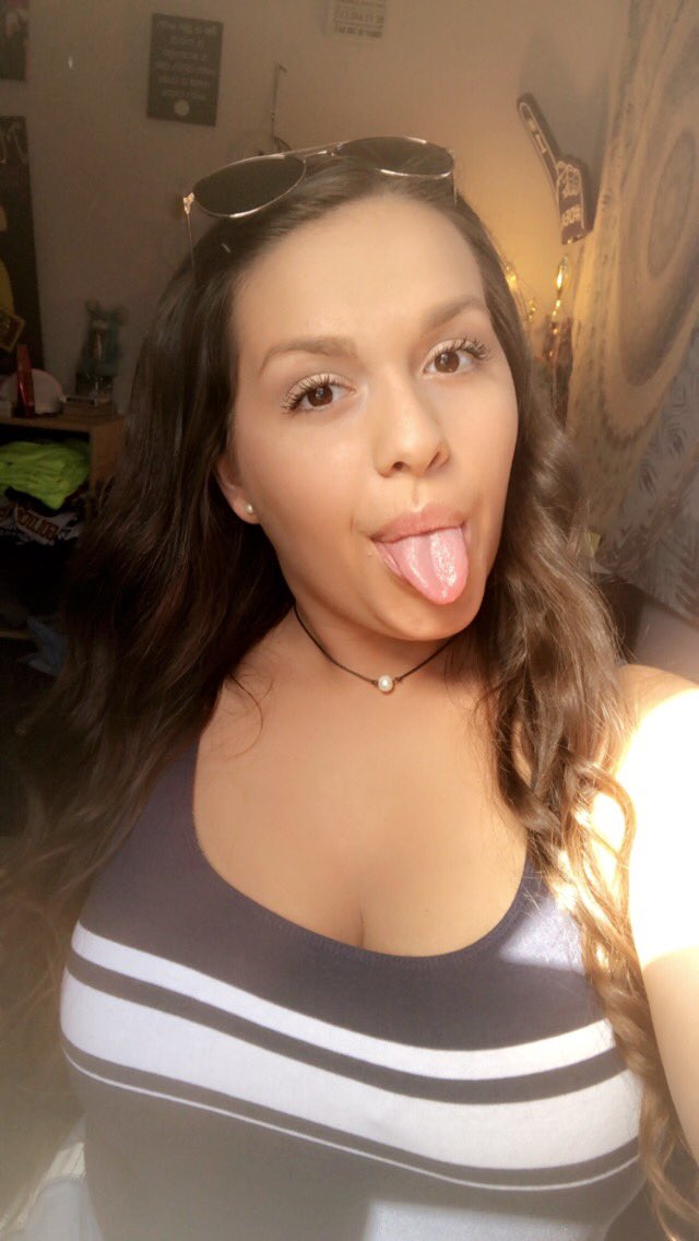 madimcnally_'s tweet photo. a slightly early Tuesday selfie never hurt anyone! #tuesdayselfie https://t.co/owmPaFA1bt