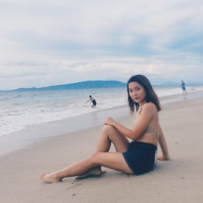 yedagailcruz's tweet photo. Me is either the person in the background trying to conquer the waves of life or the main subject who chooses to chill,accepting that waves are inevitable and everything will be alright. π€ #NewProfilePic #MemaCaption https://t.co/xo6iRBgwe3