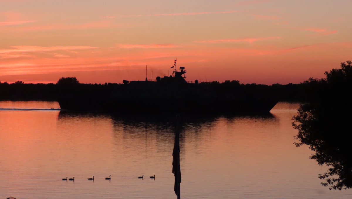 NEW Freedom-class littoral combat ship USS BILLINGS (LCS-15) 🇺🇸 at sunset this eve on the St. Lawrence River #USNavy #USSBillings