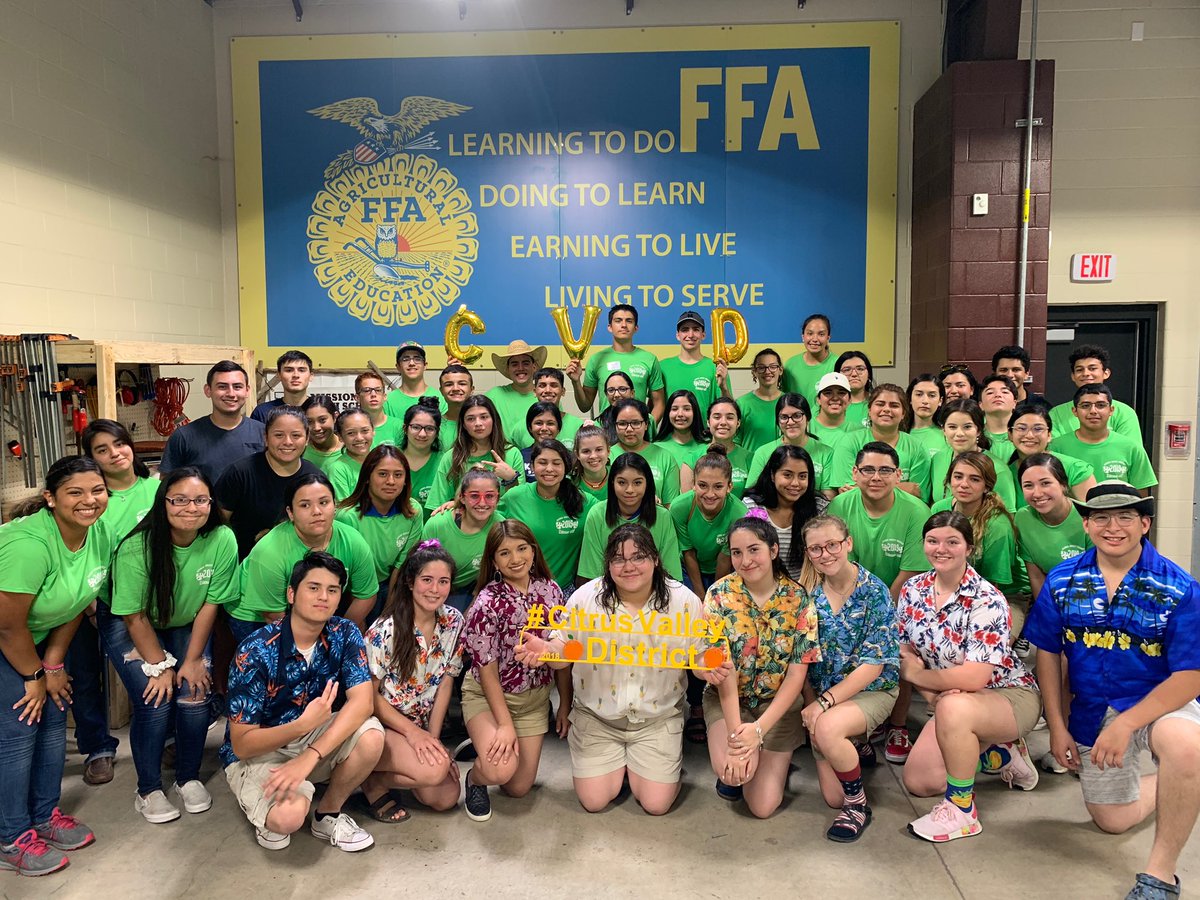 citrusvalleyffa's tweet photo. Okay well it’s 11:03 and by now we should all be asleep but just a wrap up of this amazing day. We had amazing members, great sessions, tacos, kickball and a water ballon fight of the century and yet we want more. Best. Leadership. Camp. Ever. WHO ARE WE? CITRUS VALLEY. https://t.co/enlZx9vnBN