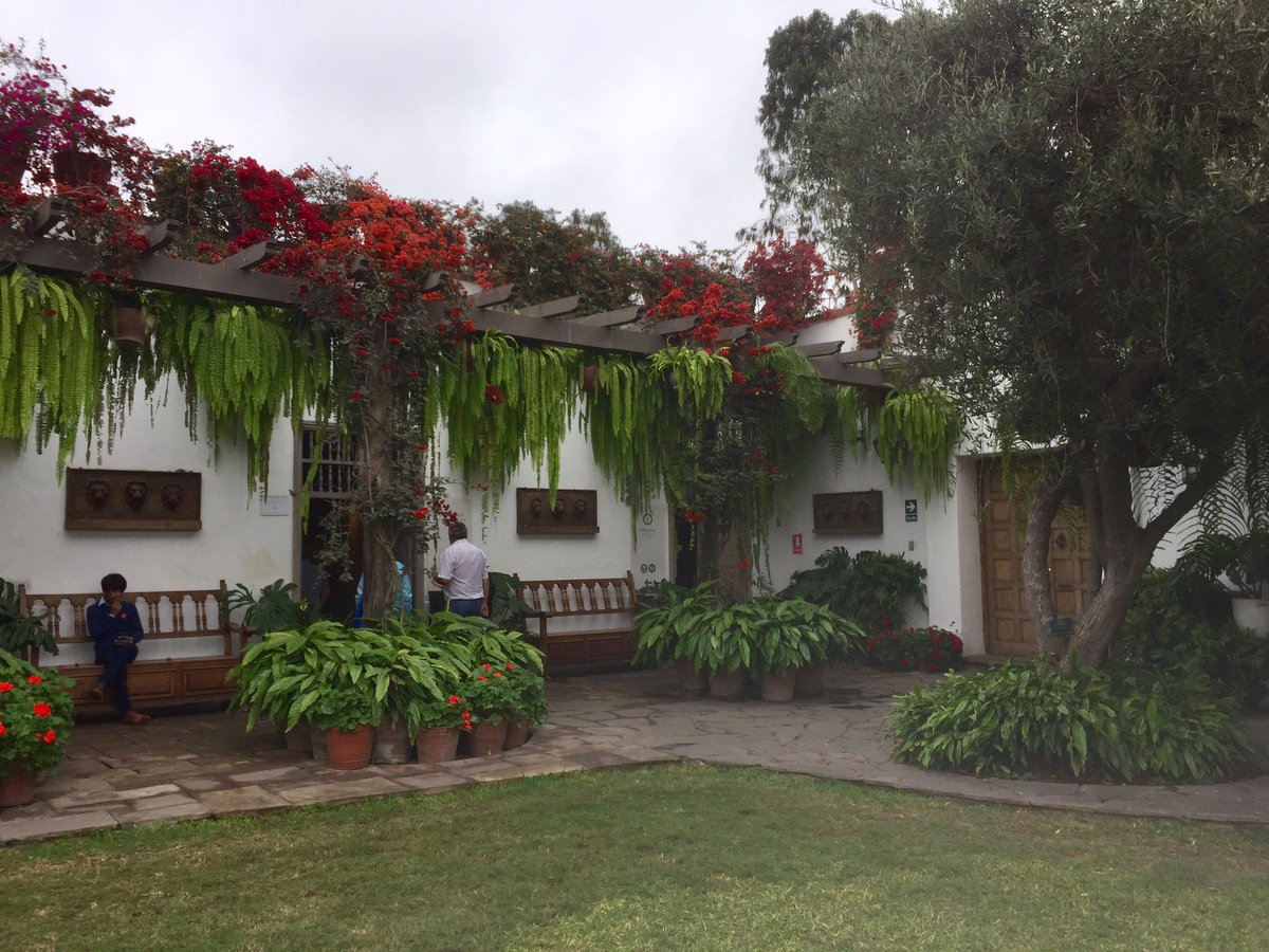 WESWorldLang's tweet photo. Where in the world is Señorita Turner? #wesleaders #curiouscriticalthinker #getglobal https://t.co/2gBlU2FB1X