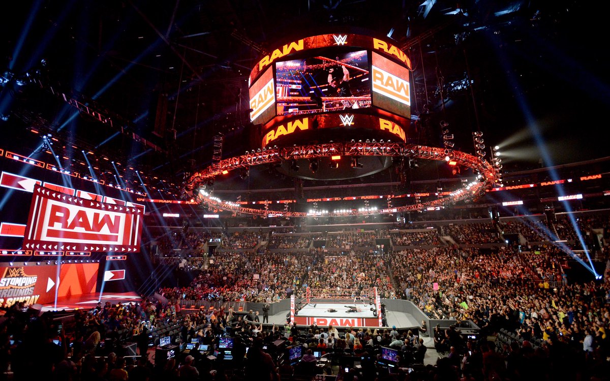 WWE RAW, "EL REGRESO" desde el Staples Center, Los Angeles D9UUfPsUEAApxKN