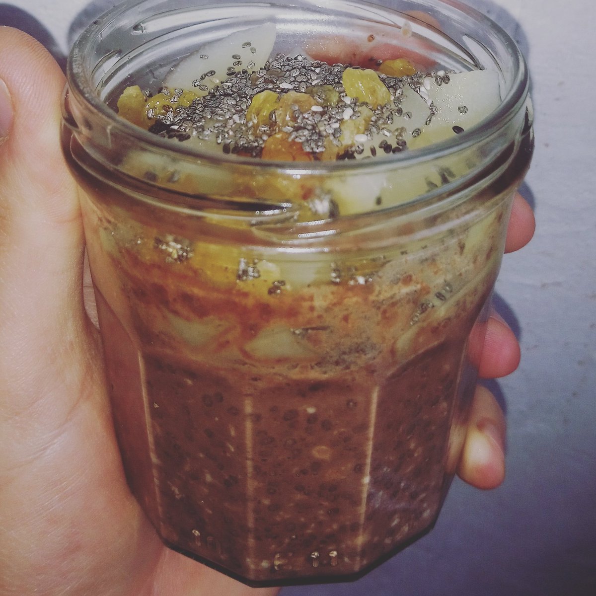 UnMecToque's tweet image. J'ai préparé un "overnight porridge"
60 gr de flocon d'avoine
60 gr de lait de coco
60 gr d'eau
1 cac de chocolat en poudre non sucré
1 cac de Graines de chia

J'ai tout mélanger dans mon ptit pot et laissé reposer toute la nuit et ce matin je rajoute mon topping
#faitmaison