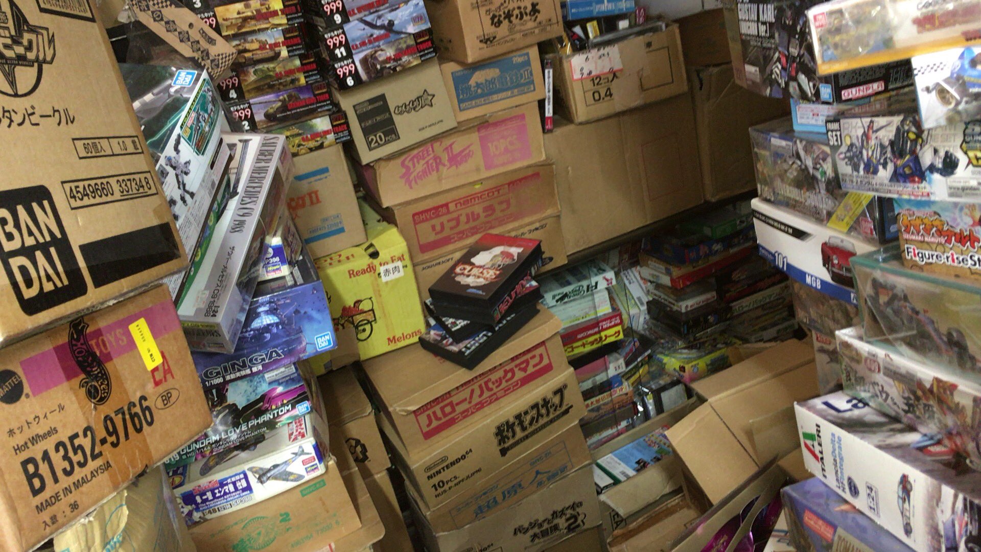 とぅってぃ 川越のおびつ玩具店さんに来ました 全て新品価格で販売していて物量が凄いです Neogeoの新品も見かけたけど奥に入れなくで断念 クイズキングオブファイターズ Aes は見えました 下手したらメタルスラッグも 4枚目のパックマンと とぅってぃ 川越のおびつ玩具店さんに来ました 全て新品価格で販売していて物量が凄いです Neogeoの新品も見かけたけど奥に入れなくで断念 クイズキングオブファイターズ Aes は見えました 下手したらメタルスラッグも 4枚目のパックマンと