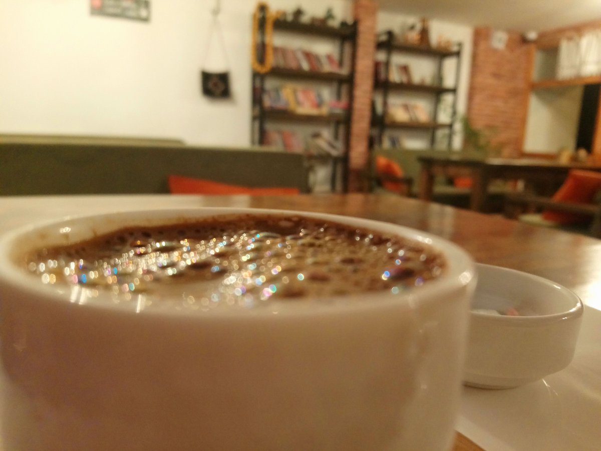 Günaydın! 🌄 
Kimler güne eşsiz bir Türk Kahvesi ile başlamak ister?
☕ 
#kitap #kahve #çay  #kitapaski  #latte #latteart #latteartist #latteartgram #latteartheroes #mocha #espresso #turkkahvesi #bookstore #bookstagram #bookshelf #kitapçı #love  #coconutwhitechocolatemocha