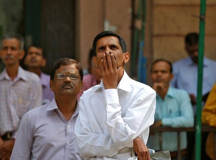 tv9gujarati's tweet image. 2 દિવસમાં બદલાઈ ગયા ઈન્કમ ટેક્સ અને વીમા પોલિસીથી જોડાયેલા આ 2 નિયમ, લોકો પર થશે આ મોટી અસર

Read: bit.ly/2ZwBnOq

#TV9News #IncomeTaxRules #InsuranceRules