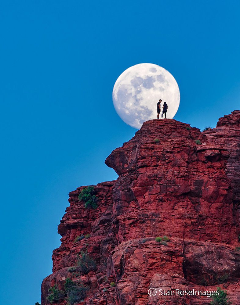 Shot of a young couple on top of Bell Rock in #sedona Saturday evening. Am hoping to track them down to give them a print! <a href="/GMA/">Good Morning America</a> <a href="/KOLDNews/">KOLDNews</a> <a href="/abc15/">ABC15 Arizona</a>