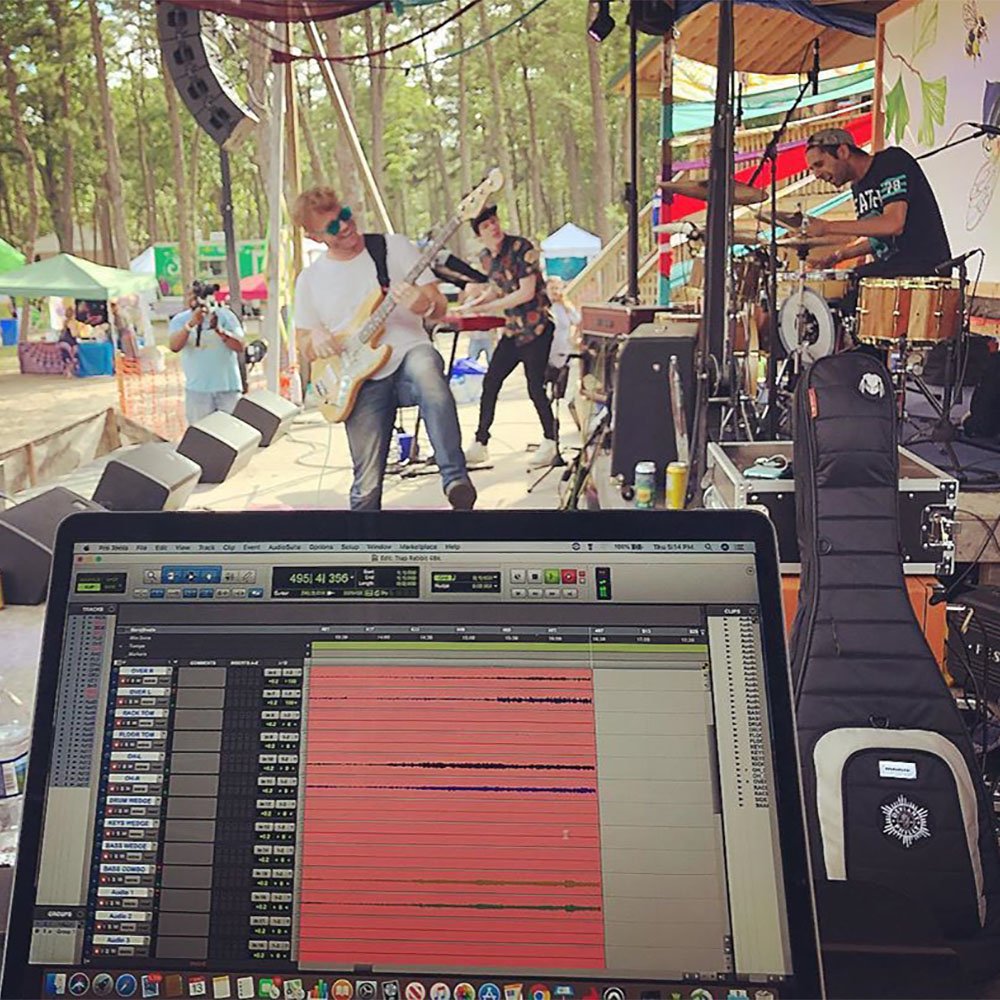 Avid's tweet image. 😎 Multi tracking on stage
⠀
📷 instagr.am/the_gradwell_h…
▶️ avid.com/protools
⠀
#multitracking #festival #stage #liverecording #musicmaking #protools #avid #regram