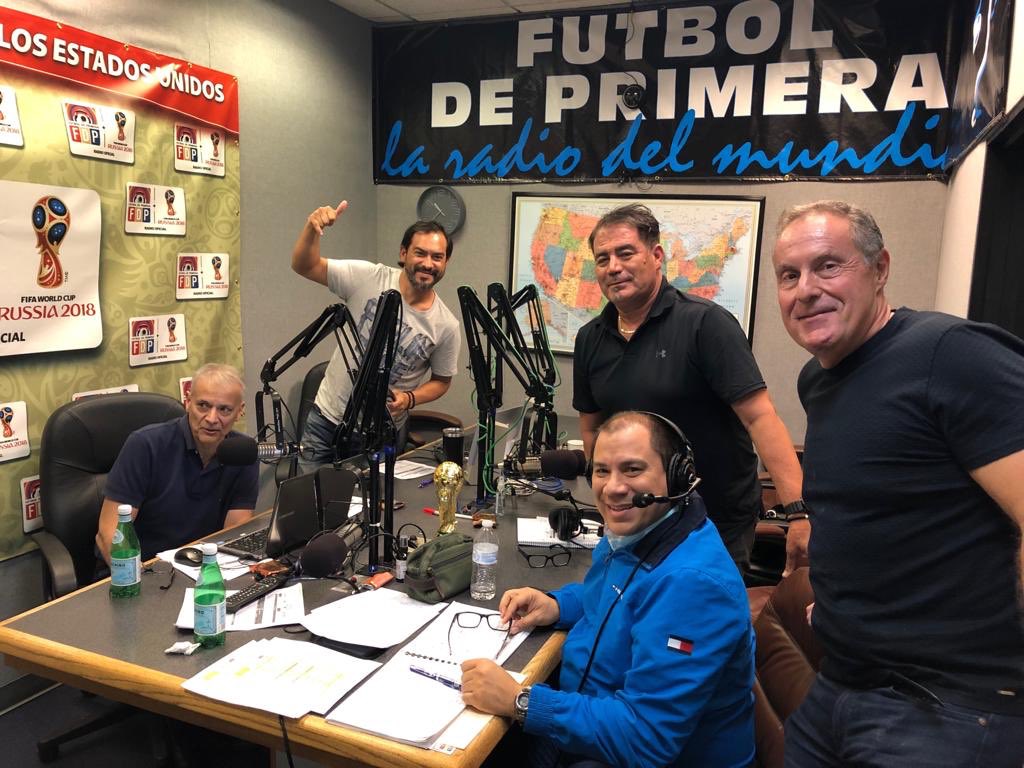 Cubriendo la Copa Oro en Futbol de Primera con mis amigos <a href="/jesuseacosta/">Jesús Eduardo Acosta</a> <a href="/castrillijavier/">Javier Castrilli</a> @fishcr20 y <a href="/andrescantorgol/">ANDRES CANTOR</a>
Abrazo de gol!
