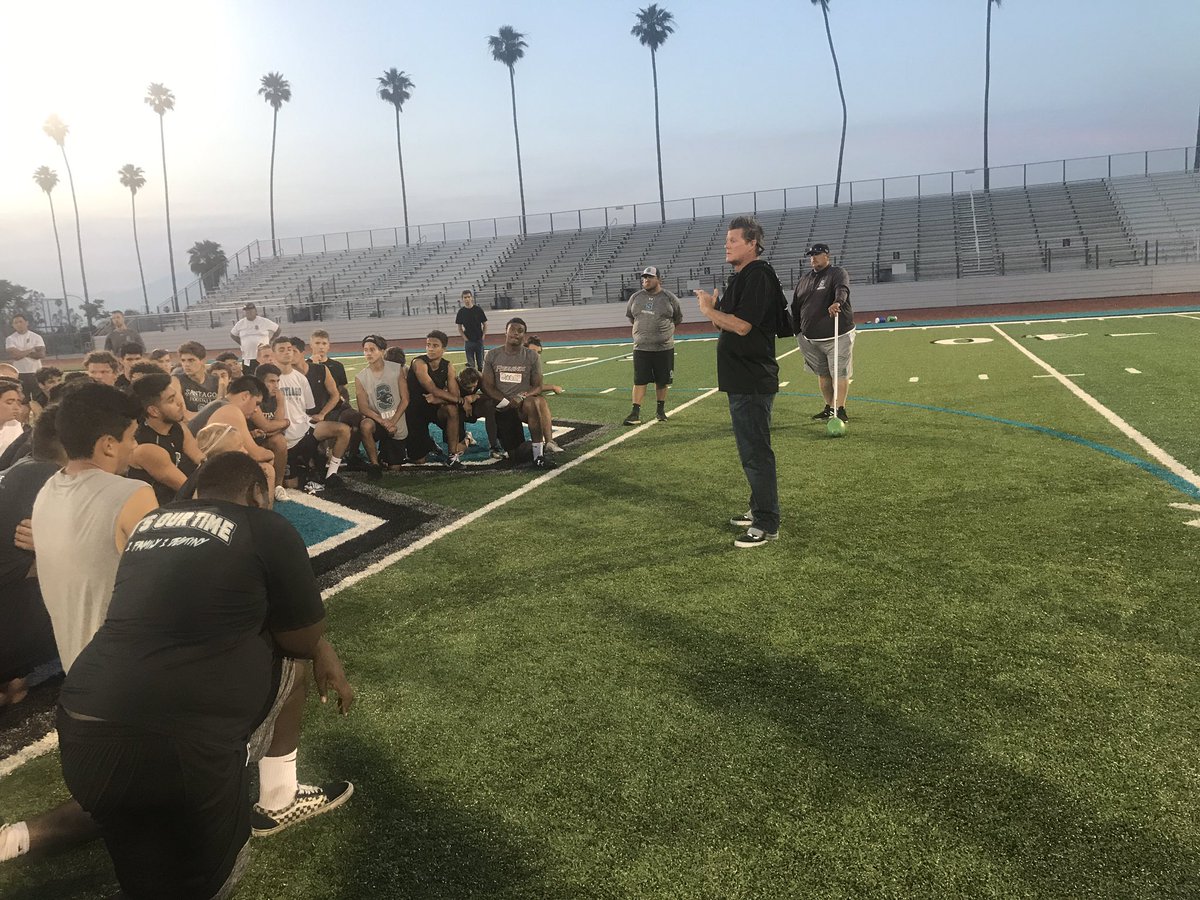 Sharksboosters's tweet photo. Santiago Football Boosters would like to thank Crunch Fitness for sponsoring our program this season. Crunch has graciously given each player a gym membership, access to a 3D body scan, &amp; access to the DotFit website. Thank you crunch!#poweredbycrunch #getcrunchy @ScottWMorrison https://t.co/F0eMxeIhQf