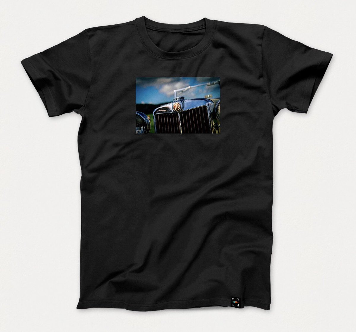 wearetfcstore's tweet photo. Classic MG grill, the reflection in the chrome is so good, just amazed how this works on the t shirts.
#MG #classiccars #britishclassiccar #autopics #carphotography #etsystore #photographylover #carlover  https://t.co/V609VqWcxc https://t.co/FFGq30hNY2