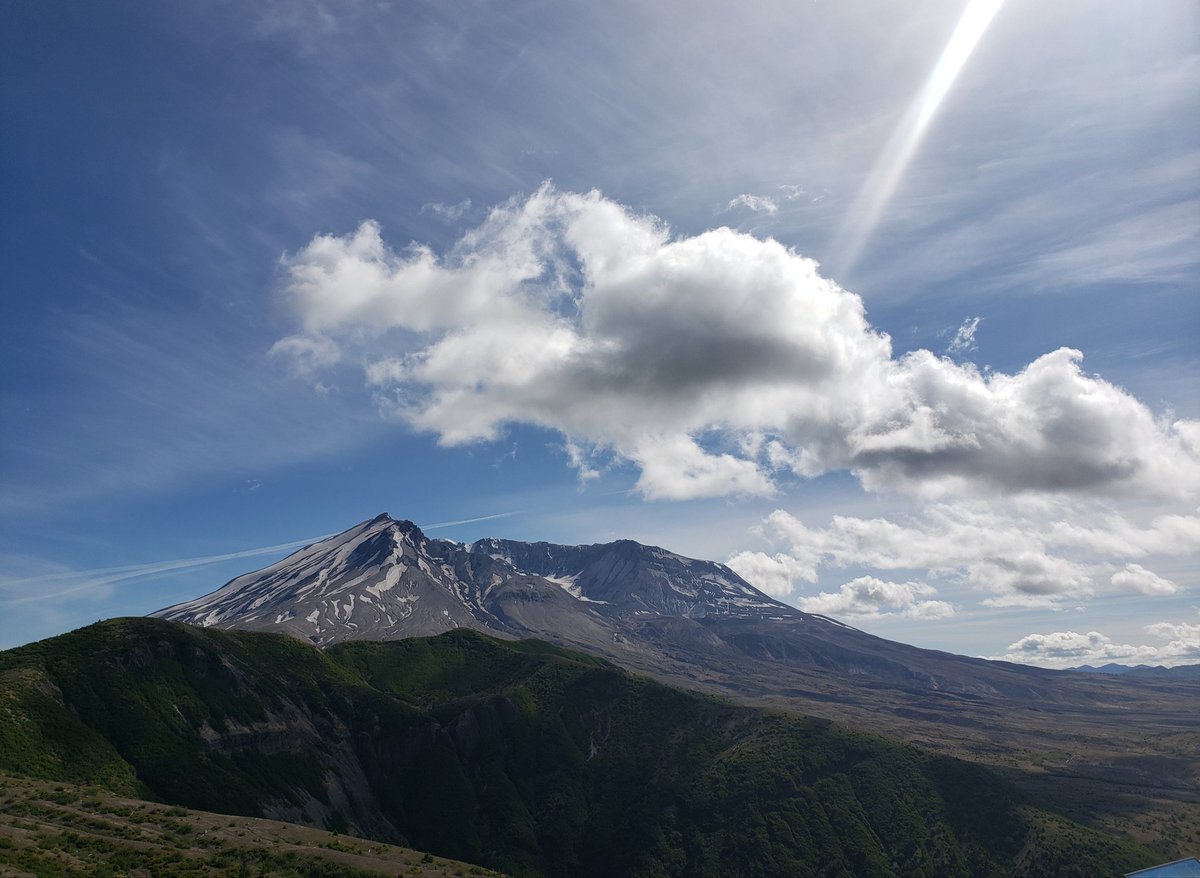 Beautiful day up at Mt. St. Helens, seen from Windy Ridge
#mtsthelens #washington #geology #cascaderange #pnw