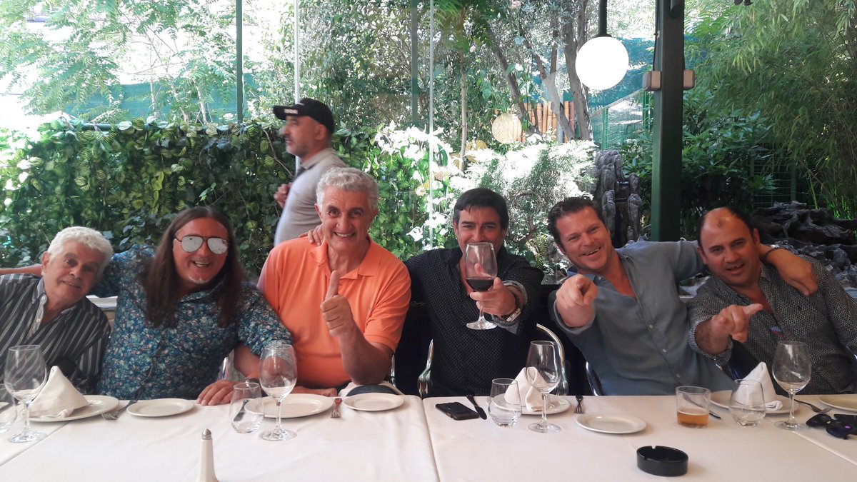 Con mis queridos <a href="/fernandoromay1/">fernandoromay</a> <a href="/miguelortiz__/">Miguel ortiz</a>  Guillermo Montesinos <a href="/CarlosDiscarlux/">CarlosRondaDiscarlux</a> <a href="/JotaAbril/">Jota Abril</a> Que Show #cofradiaelchuleton #siempreendirectoyconsimpatia#codigoespecial #reiresterapia