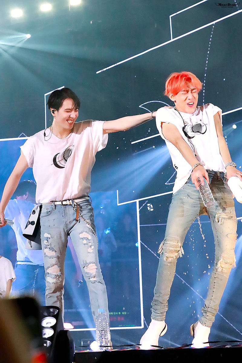 Yugyeom dan BamBam GOT7