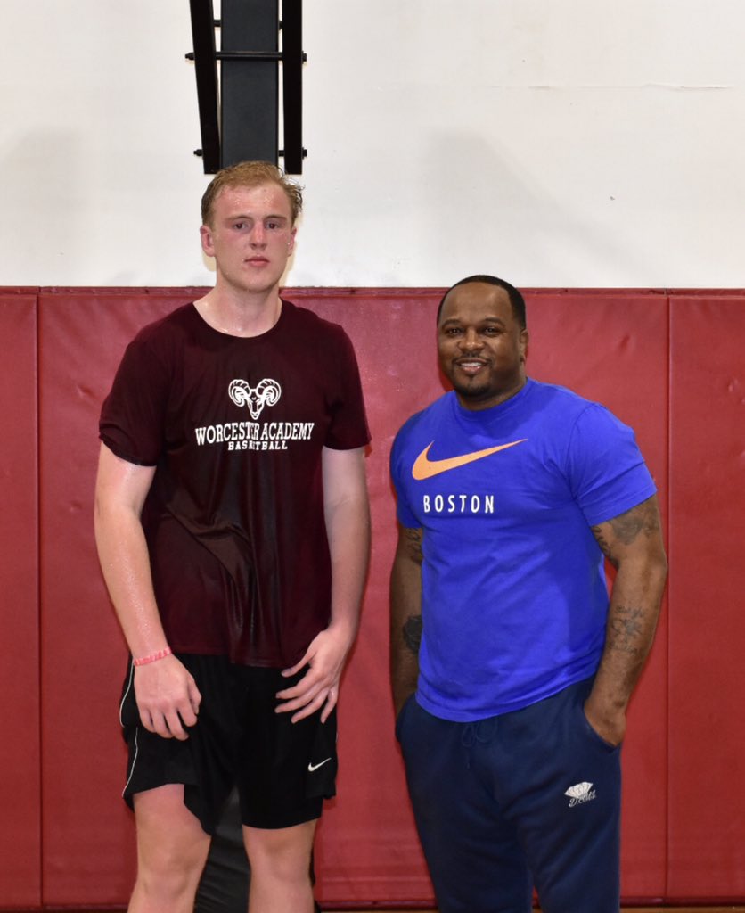 HC_CoachBrown12's tweet photo. Great night leveling up @NLFactory with a couple D1 athletes and @thebabc alumni @1click_ (Niagara) & @doherty_mitch21 (Albany) #NextLevelNightOwls🦉🦉🦉 #NLF #AlbanyUniversity #NiagaraUniversity #LevelUp⬆️⬆️ https://t.co/gfZ1QUdHJa