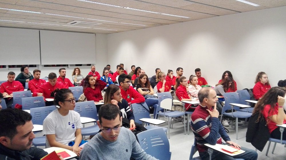 ConsellLH's tweet photo. Iniciem un nou curs SuperCIATE a les instal·lacions del Poliesportiu Municipal del Gornal. Si estàs interessat o interessada vine a les nostres oficines i inscriu-te!
ℹ️ https://t.co/Q8eAeY0q7Z
#⃣ #Formacio #SuperCIATE #ROPEC https://t.co/7KIT9TWqte