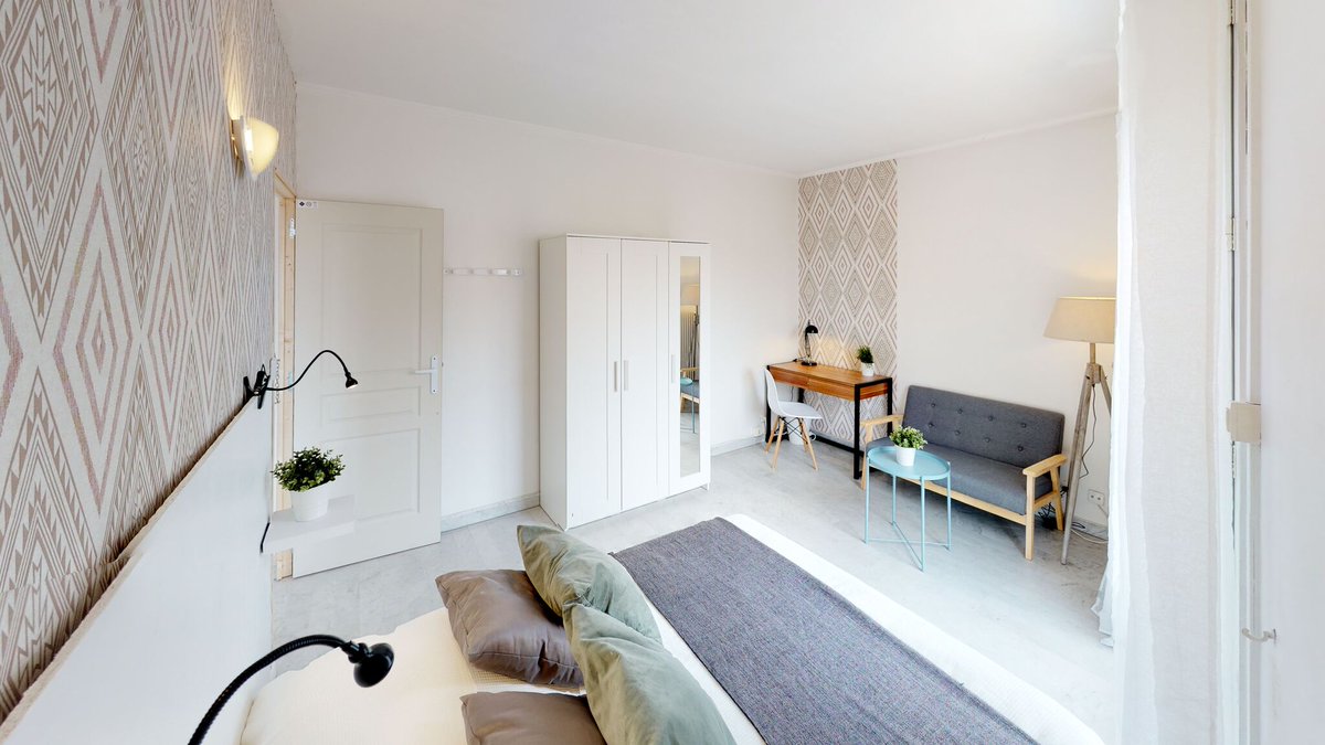 Situé à quelques minutes de la gare Saint-Roch et à proximité du Parc Clemenceau, 🌳 ce super appartement de 3 chambres en #colocation à #Montpellier est maintenant disponible sur notre site ! 🔥 Clique pour plus d'infos : bit.ly/2XWf84q  😉

#flatshare #balcon #logement