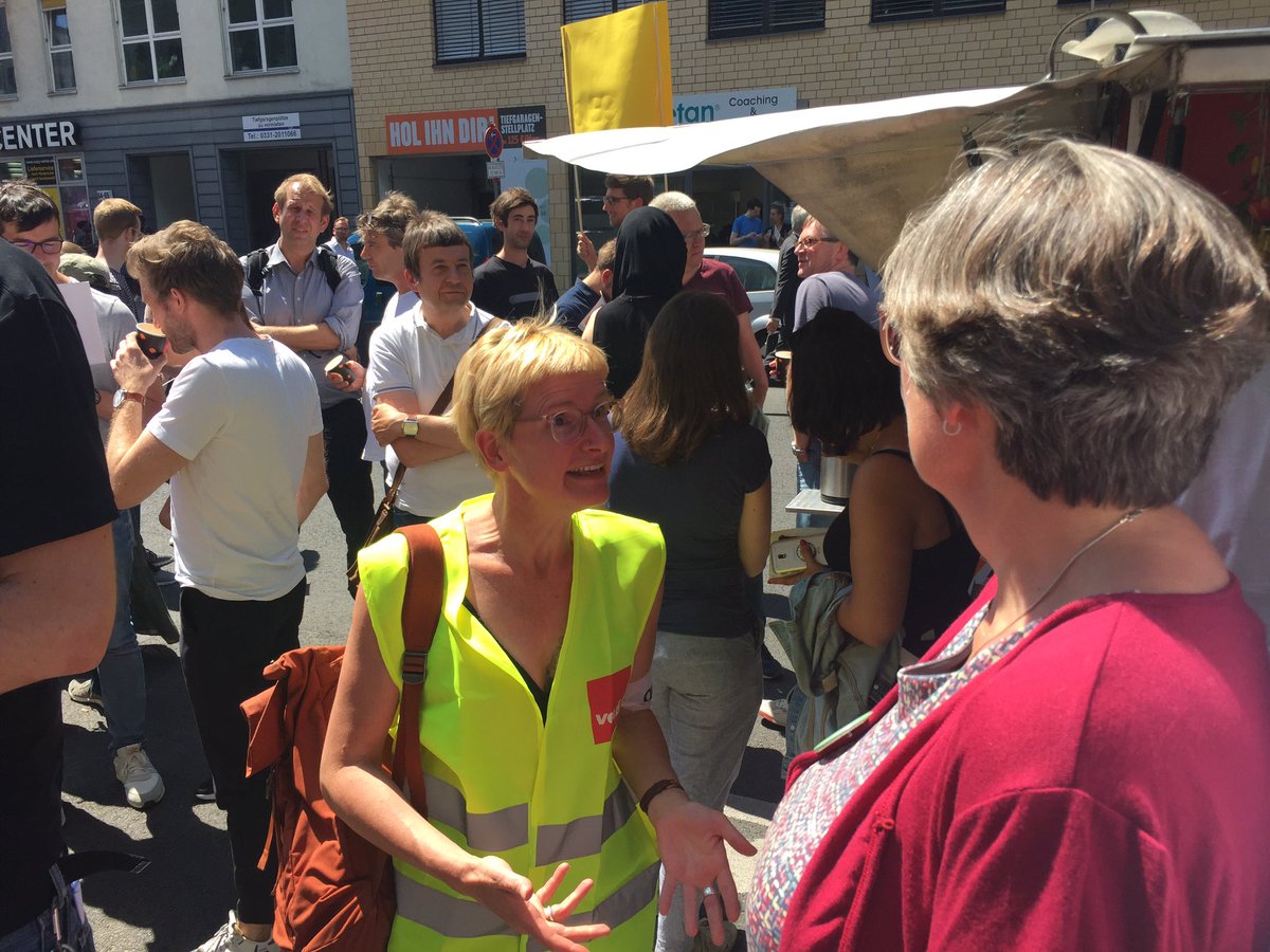 „Ich bin positiv überrascht“, sagt @zirkusdirektion von <a href="/djuverdi/">dju in ver.di</a>, „wer hätte das gedacht!“ #dpawarnstreik #dpaprotest #dienstagfürdpa #tuesdayfordpa