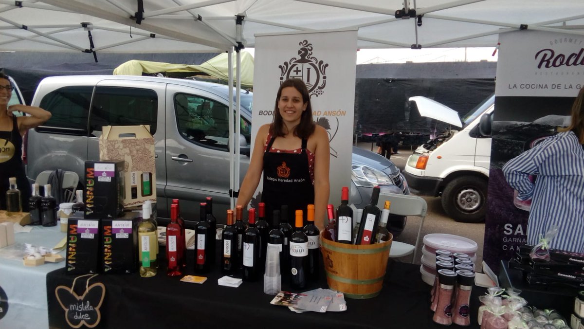 aragonentumesa's tweet photo. ¡Mañana miércoles, los puestos de #PonAragónEnTuMesa en el Mercado ambulante La Almozara/Rastro! Te esperan los vinos de @HeredadAnson, Azafrán 🌸 de #JamónElCalamochino y frutas y hortalizas ecológicas y locales 🍓de #INDIECO Calle 6, Puestos 242 y 243, ¡Te esperamos! https://t.co/rNwPqIawtv