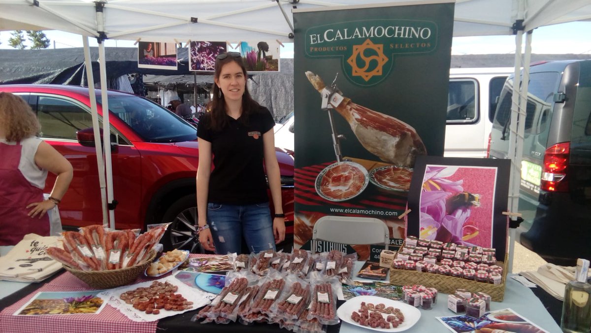 aragonentumesa's tweet photo. ¡Mañana miércoles, los puestos de #PonAragónEnTuMesa en el Mercado ambulante La Almozara/Rastro! Te esperan los vinos de @HeredadAnson, Azafrán 🌸 de #JamónElCalamochino y frutas y hortalizas ecológicas y locales 🍓de #INDIECO Calle 6, Puestos 242 y 243, ¡Te esperamos! https://t.co/rNwPqIawtv