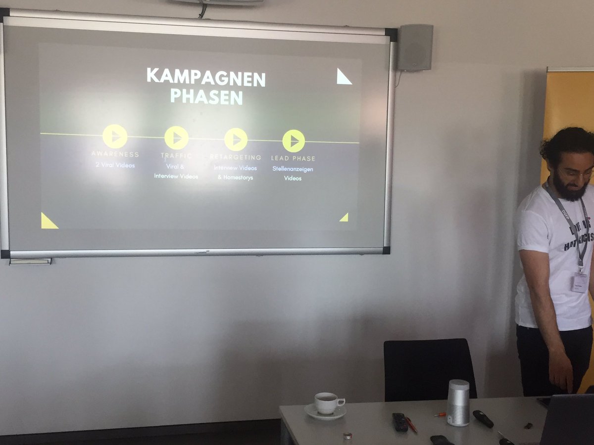 HR_ARTiXt's tweet photo. Ein weiterer #Marktstand-Betreiber: @PParniani stellt die digitale #Kampagne für einen Zeitarbeitsanbieter in der #Pflege vor. 

Emotionale Videos funktionieren, Benefit-Videos nicht. 

#Identität
#Kultur

@dgfp 
#Kompetenzforum #Recruiting 
für #KMU https://t.co/csKOlCbcGW