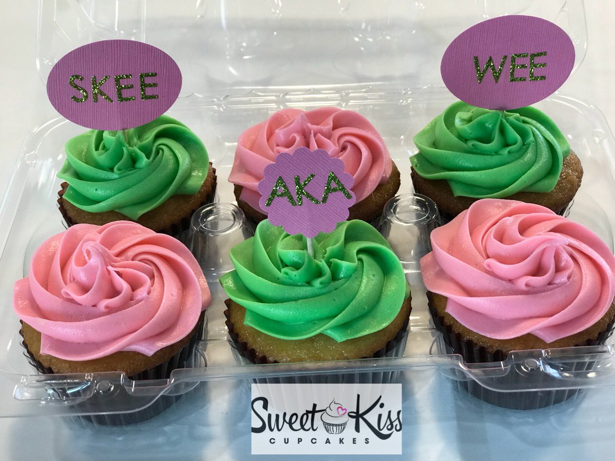 SweetKissCC's tweet photo. These cute cupcakes were a hit at the party! Cupcakes and toppers made by Sweet Kiss. #sweetkisscupcakes #aka #akacupcakes #cupcakes #dmvcupcakes https://t.co/SlNAfwwIeF